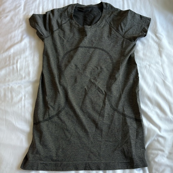 Lululemon Switfly Tech Short Sleeve Shirt - Picture 2 of 3